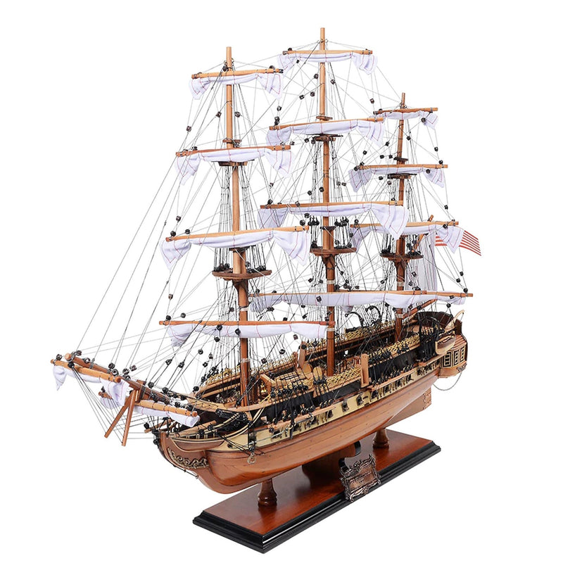 USS CONSTITUTION MODEL SHIP