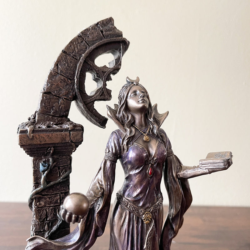 The Wiccan Queen Of Witches Aradia Statute With Book