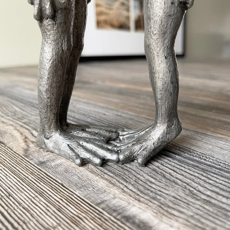 Two Frogs In Love Kissing Statue Home Decor Legs
